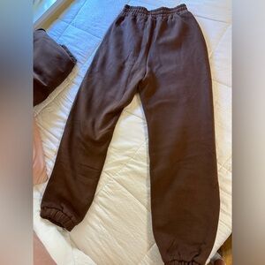 Comfrt Unisex The Standard Sweatpants, Walnut Brown. Size M.